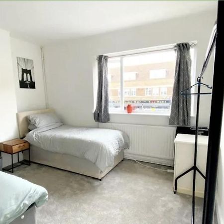 4 Bedroom Property Close To The Harry Potter Studio And Watford Junction Ngoại thất bức ảnh